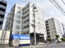 東京メトロ東西線の行徳駅から徒歩12分、ホワイト系の7階建てマンション